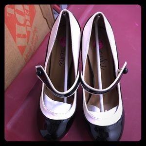 ModCloth black and cream heels